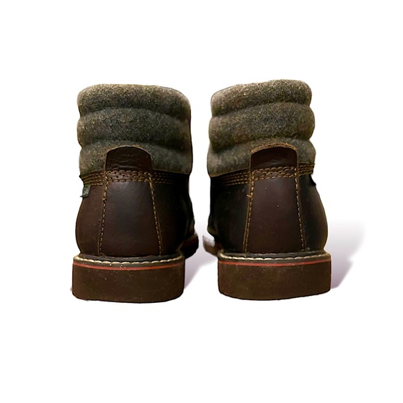 Eastland Butternut hiking boots with red shoestrings. - Picture 7 of 10